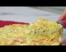 Descubre el auténtico sabor suizo con nuestra receta de Flammkuchen, la deliciosa tarta de cebolla y queso