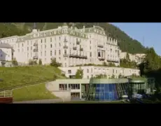 Descubre la elegancia y lujo del Hotel Kronenhof en Pontresina – ¡Un destino de ensueño!