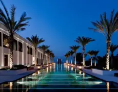 Descubre la elegancia y lujo del Hotel The Chedi Muscat en la vibrante ciudad de Muscat