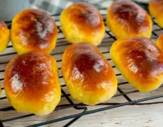 Descubre los irresistibles Schoggiweggli: el delicioso secreto suizo de los bollos de chocolate