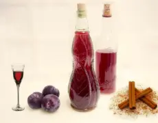 Descubre el auténtico sabor de Schümli Pflümli: el delicioso licor de ciruela que conquistará tu paladar