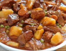 Descubre el auténtico sabor del Schweinsvoressen: la receta tradicional del estofado de cerdo que te hará agua la boca