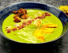 ¡Deliciosa y refrescante! Descubre cómo preparar una deliciosa sopa de guisantes con un toque de menta