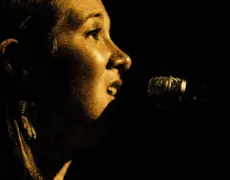 Descubre la magia musical de Sophie Hunger: la voz suiza que conquista al mundo