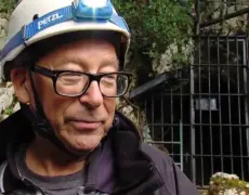 Descubre la fascinante experiencia de visitar la Cueva de Tschingelhörner: una aventura única en la naturaleza